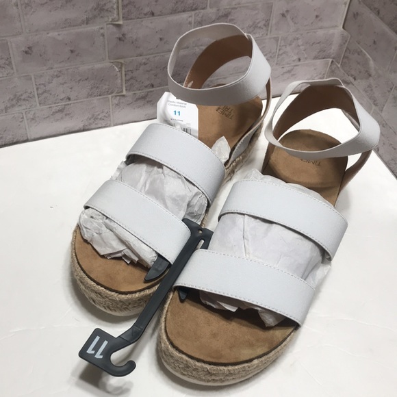 New Time & Tru White Strappy Flatform Sandals - Picture 14 of 14